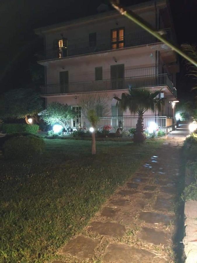 Un Posto Al Sole - Paola Bed & Breakfast Exterior photo