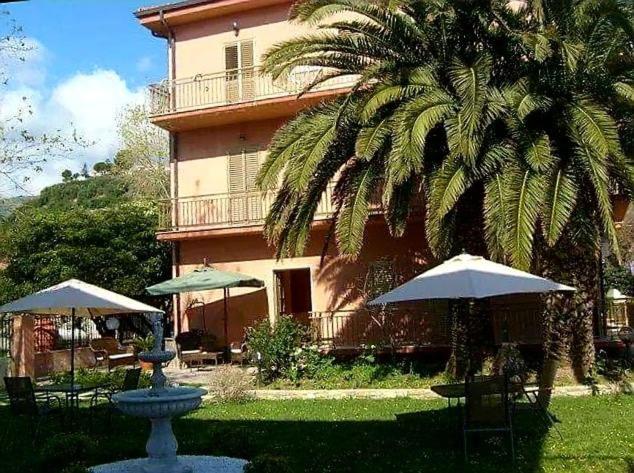 Un Posto Al Sole - Paola Bed & Breakfast Exterior photo