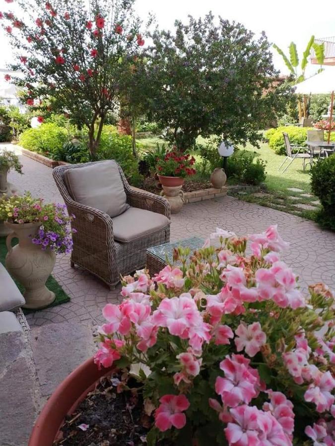 Un Posto Al Sole - Paola Bed & Breakfast Exterior photo